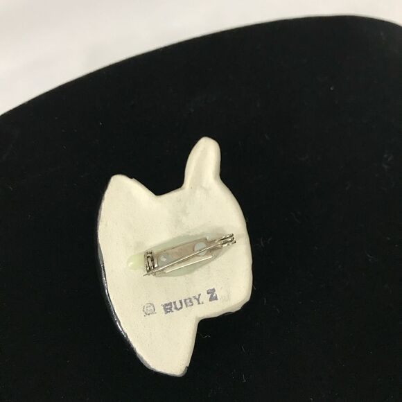 Vintage Ruby Z Handpainted Ceramic Teacup Pin - Picture 3 of 3